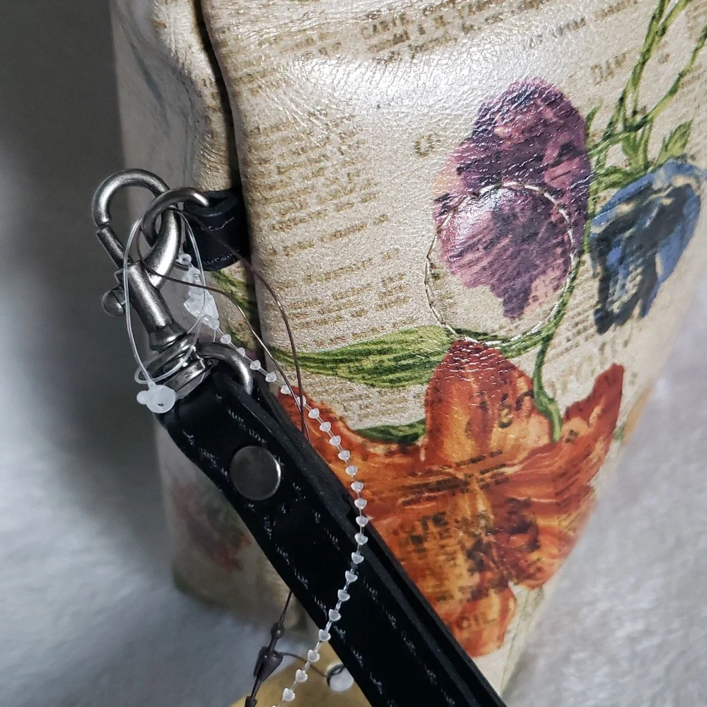 Patricia Nash Foldover Floral Leather Wristlet NWT.‎